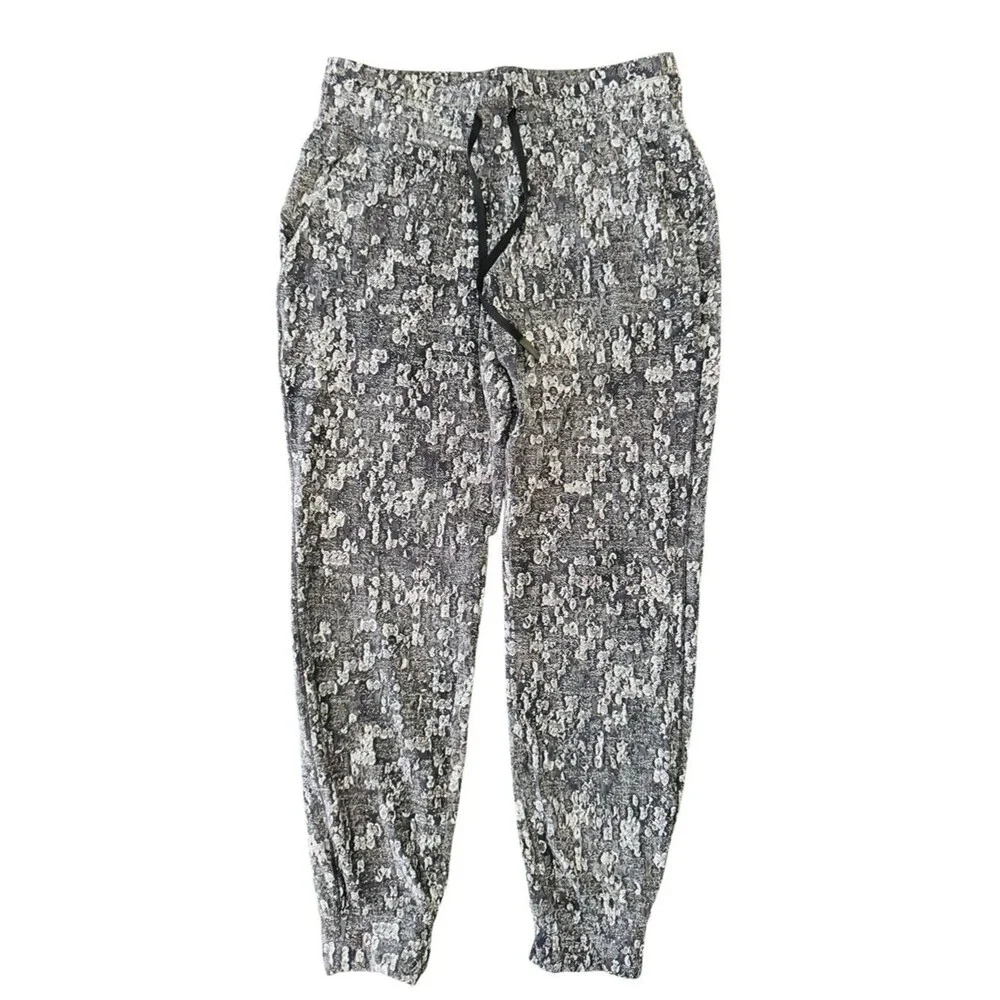 Lululemon Printed Joggers Sz 6 Gray White Athleisure Lounge Pants